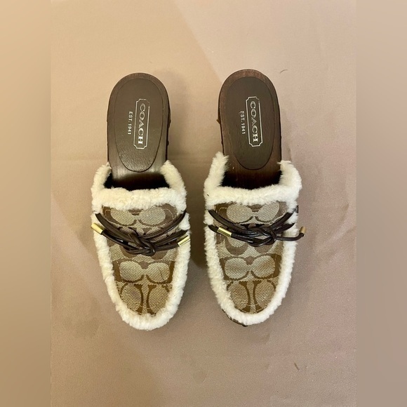 Vintage Coach Woman Brown Clogs Shoes in Sz 7 - Picture 3 of 4